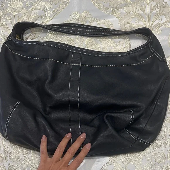 Coach Black Leather Hobo Bag with Gold Hardware - Picture 2 of 6